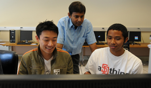 Nandan Das (center), a Calit2-affiliated researcher, works with students in ECE 191.