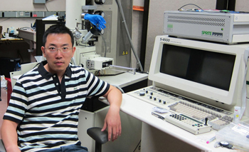 Liang Feng in the Nanofabrication Lab