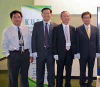 i3 lead faculty member Truong Nguyen (far left) with Korean visitors at Calit2