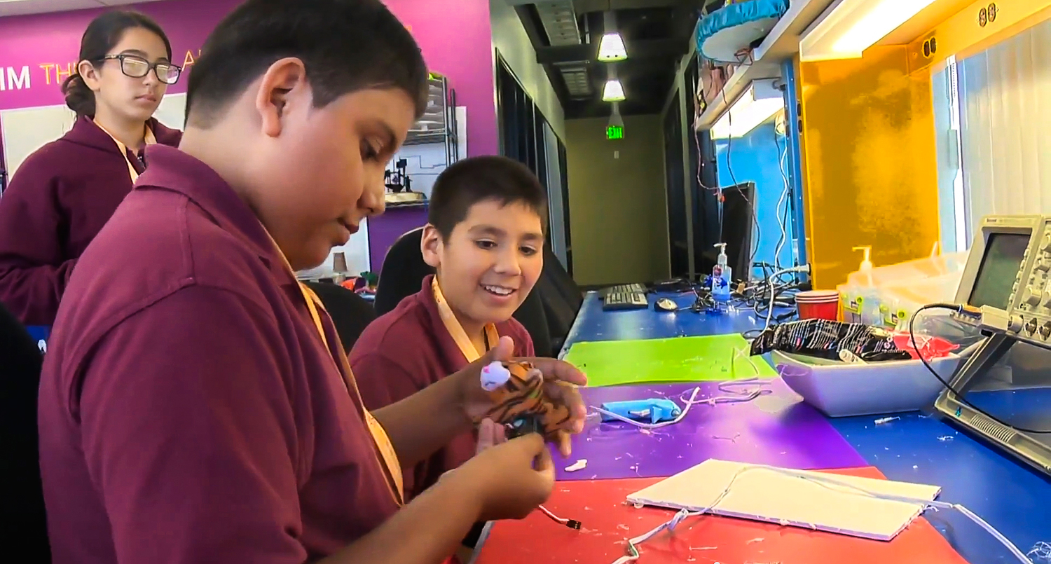 Children work with a microprocessor in the Thinkabit lab