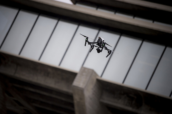 Drone flown by QI researcher Eric Lo captures Geisel Library for 3D computer model.