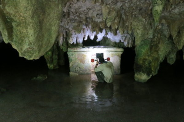 Dominique Rissolo acquires dozens of images to create a photogrammetric model of an Maya cave shrine